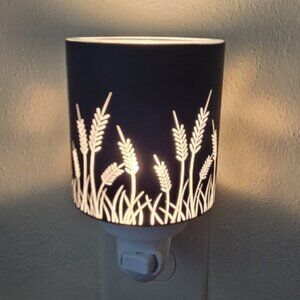 Scentsy Pond's Edge Warmer Plug In EUC